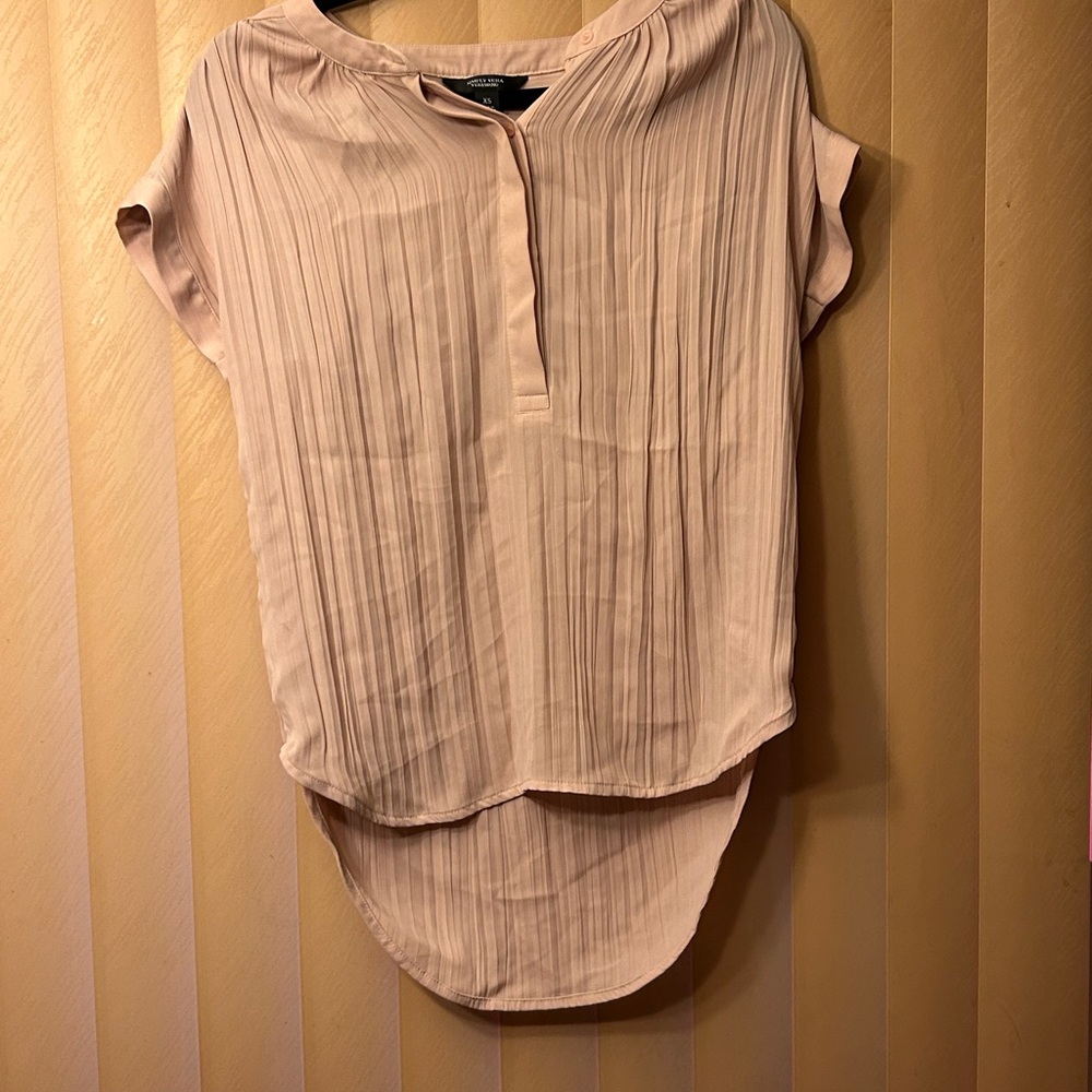 EUC Women's Simply Vera Vera Wang Tan Blouse Elegant Top